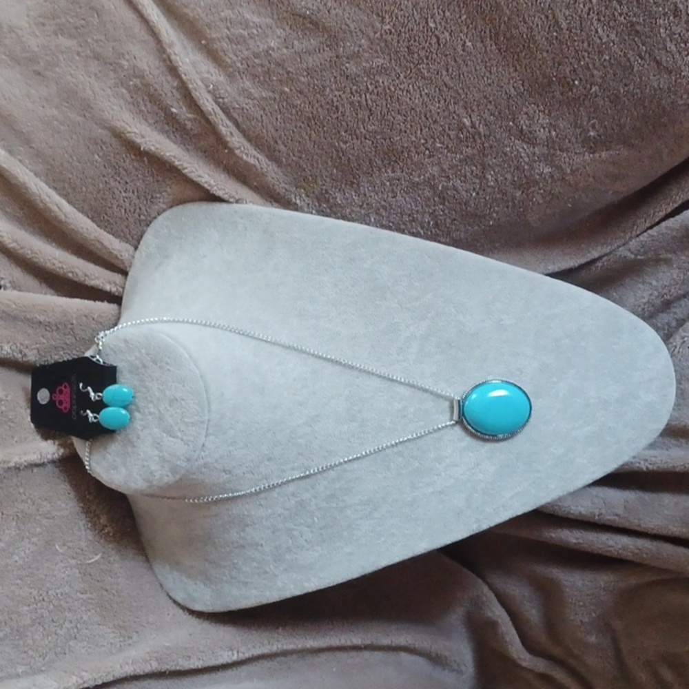 Turquoise paparazzi necklace earings and bracelet